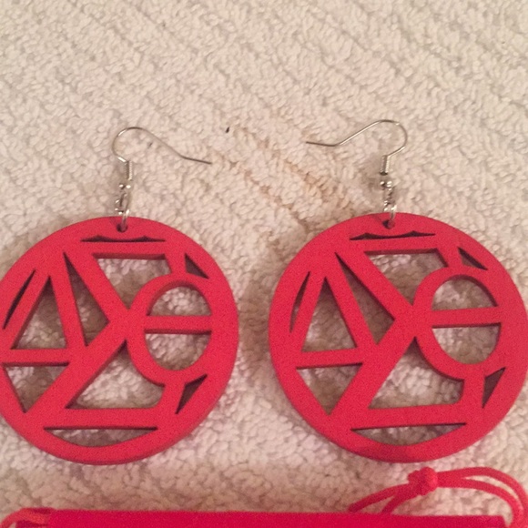 New Delta Sigma Theta small earrings w/pouch - Picture 2 of 4